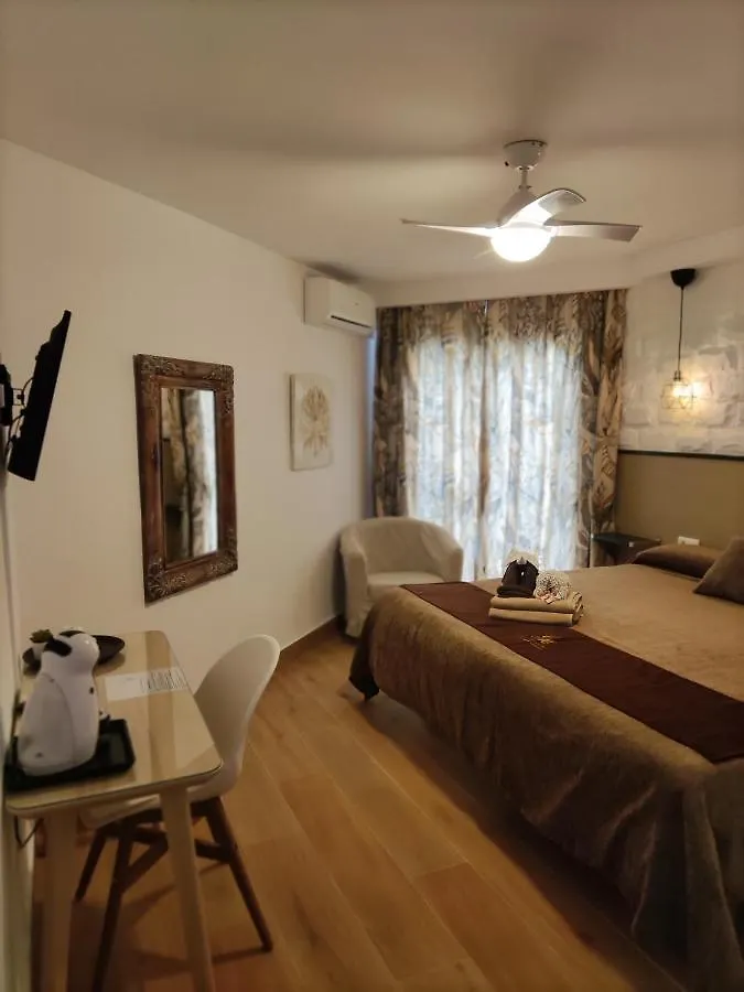 Guest house Hostal Casa Mercedes Nerja