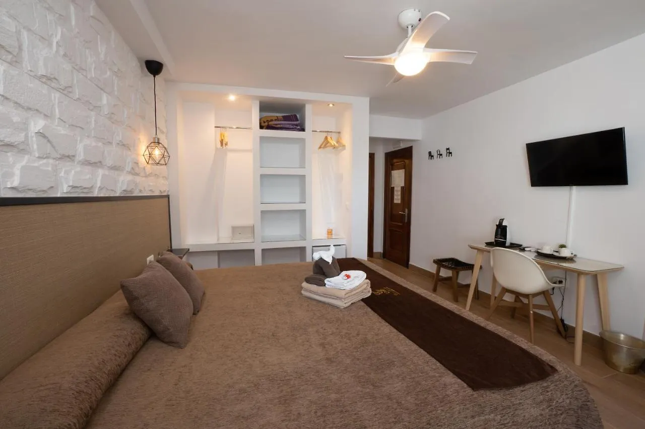 Hostal Casa Mercedes Nerja 2*,  Spain